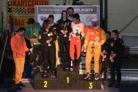 Erste Sektdusche im neuen Rennanzug