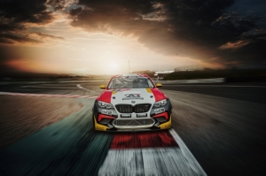 Christopher greift beim 24h-Rennen für Schubert Motorsport ins Lenkrad